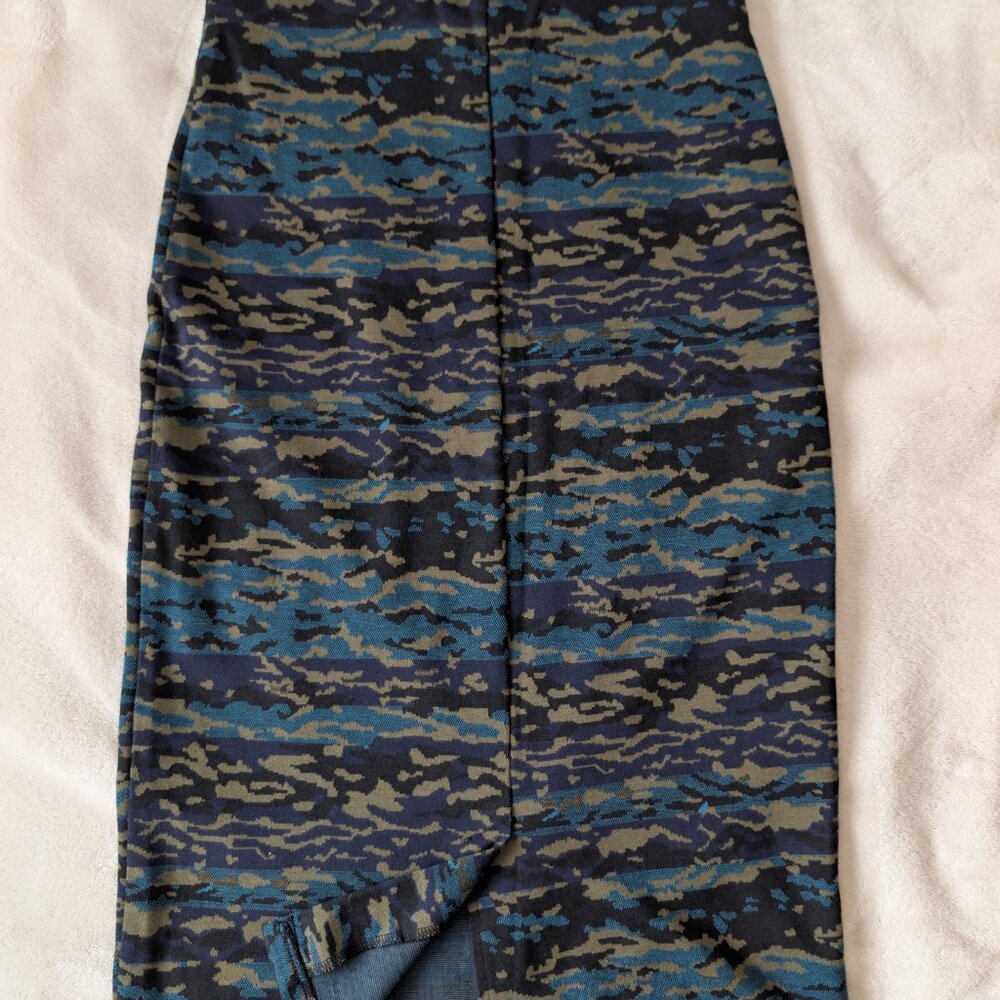 3/$30 Knit stretch pencil skirt - Picture 5 of 7